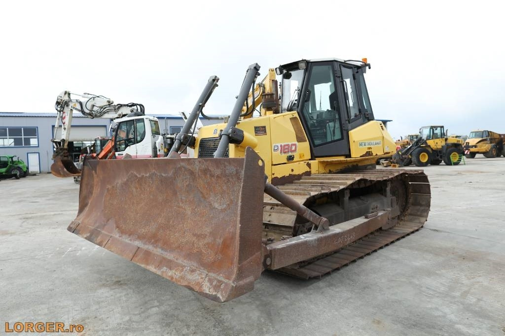 New Holland D 180 - Buldozer: Foto 4 New Holland D 180 - Buldozer: Foto 4
