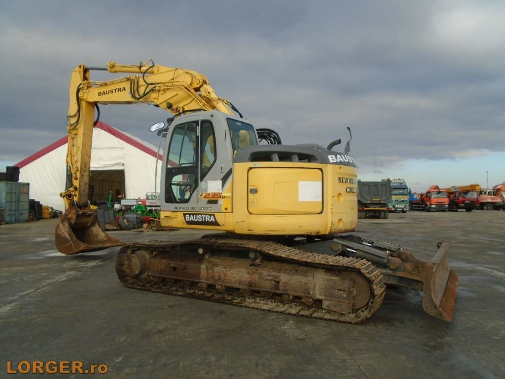 New Holland E 235 B SR-2* Blade - Excavator pe şenile: Foto 3 New Holland E 235 B SR-2* Blade - Excavator pe şenile: Foto 3