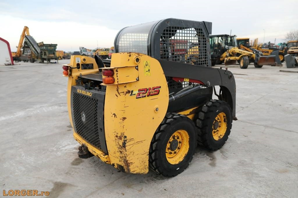 New Holland L 215 - Mini încărcător: Foto 3 New Holland L 215 - Mini încărcător: Foto 3