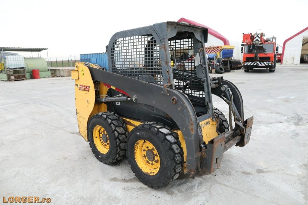 New Holland L 215 - Mini încărcător: Foto 4 New Holland L 215 - Mini încărcător: Foto 4