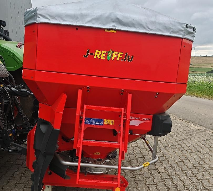 J.Reiff Sarl
Herr Stefan Neukirch - 77 Z.I in den - Imprastietor îngrăşăminte: Foto 3 J.Reiff Sarl
Herr Stefan Neukirch - 77 Z.I in den - Imprastietor îngrăşăminte: Foto 3