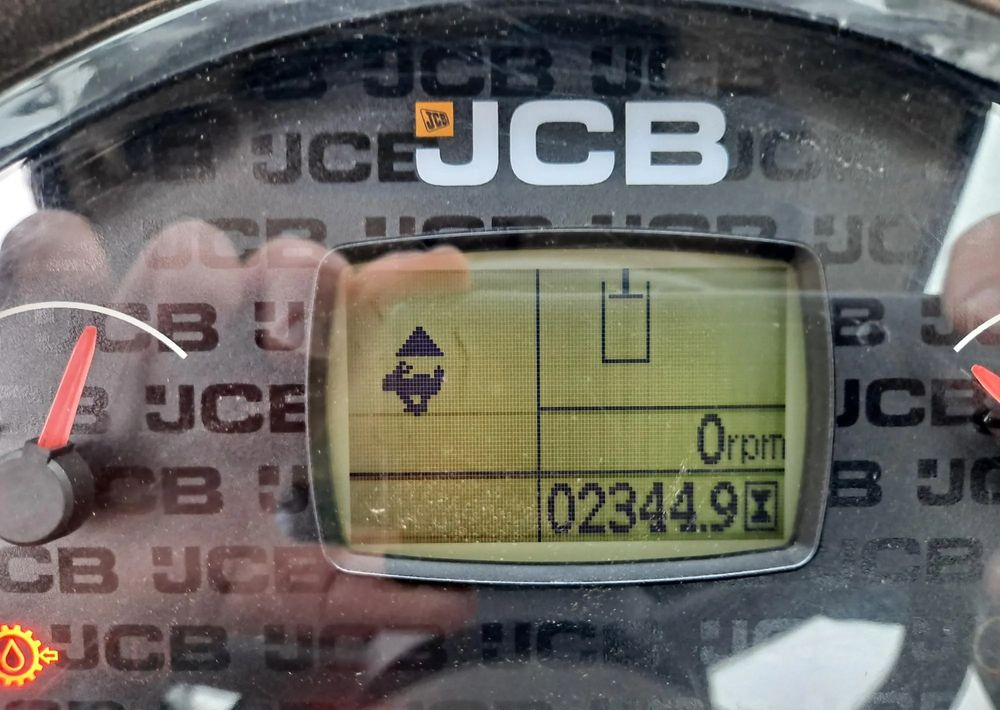 Încărcător frontal pe pneuri JCB 406: Foto 9