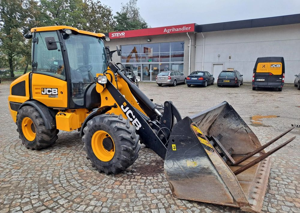 Încărcător frontal pe pneuri JCB 406: Foto 7