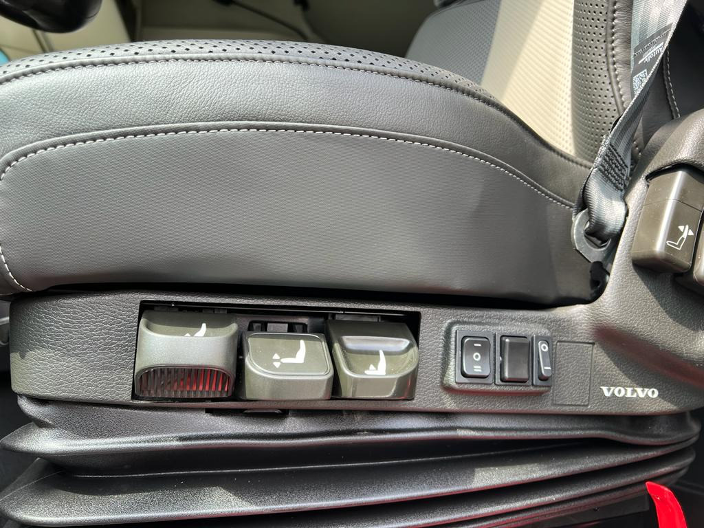 VOLVO FH 500 / Leather/ VEB+/ Air/ 2 tanks/ i-Parkcool/ - Cap tractor: Foto 5 VOLVO FH 500 / Leather/ VEB+/ Air/ 2 tanks/ i-Parkcool/ - Cap tractor: Foto 5