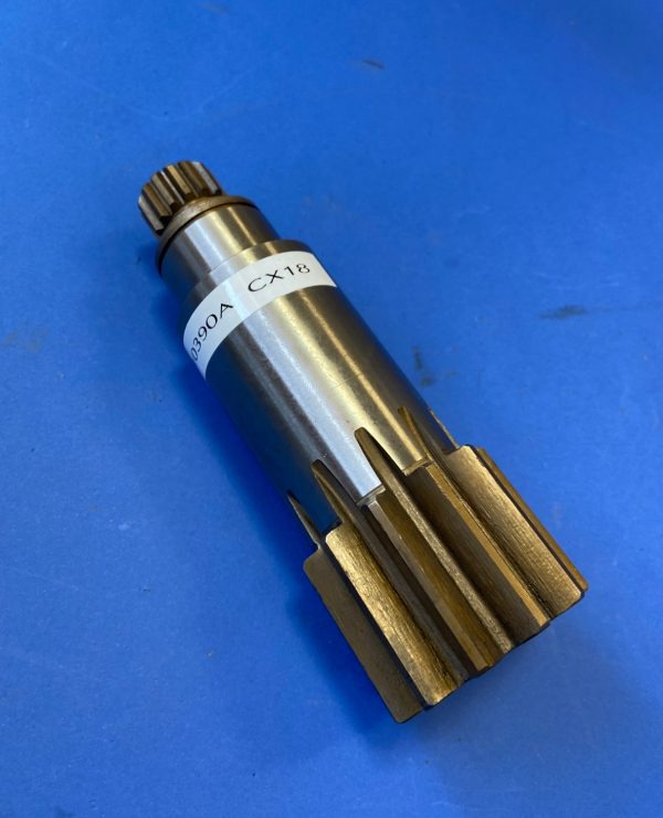 Wałek obrotu 010390A – NewHolland E18 Case CX18 - Reductor de rotire pentru Utilaje constructii: Foto 1 Wałek obrotu 010390A – NewHolland E18 Case CX18 - Reductor de rotire pentru Utilaje constructii: Foto 1