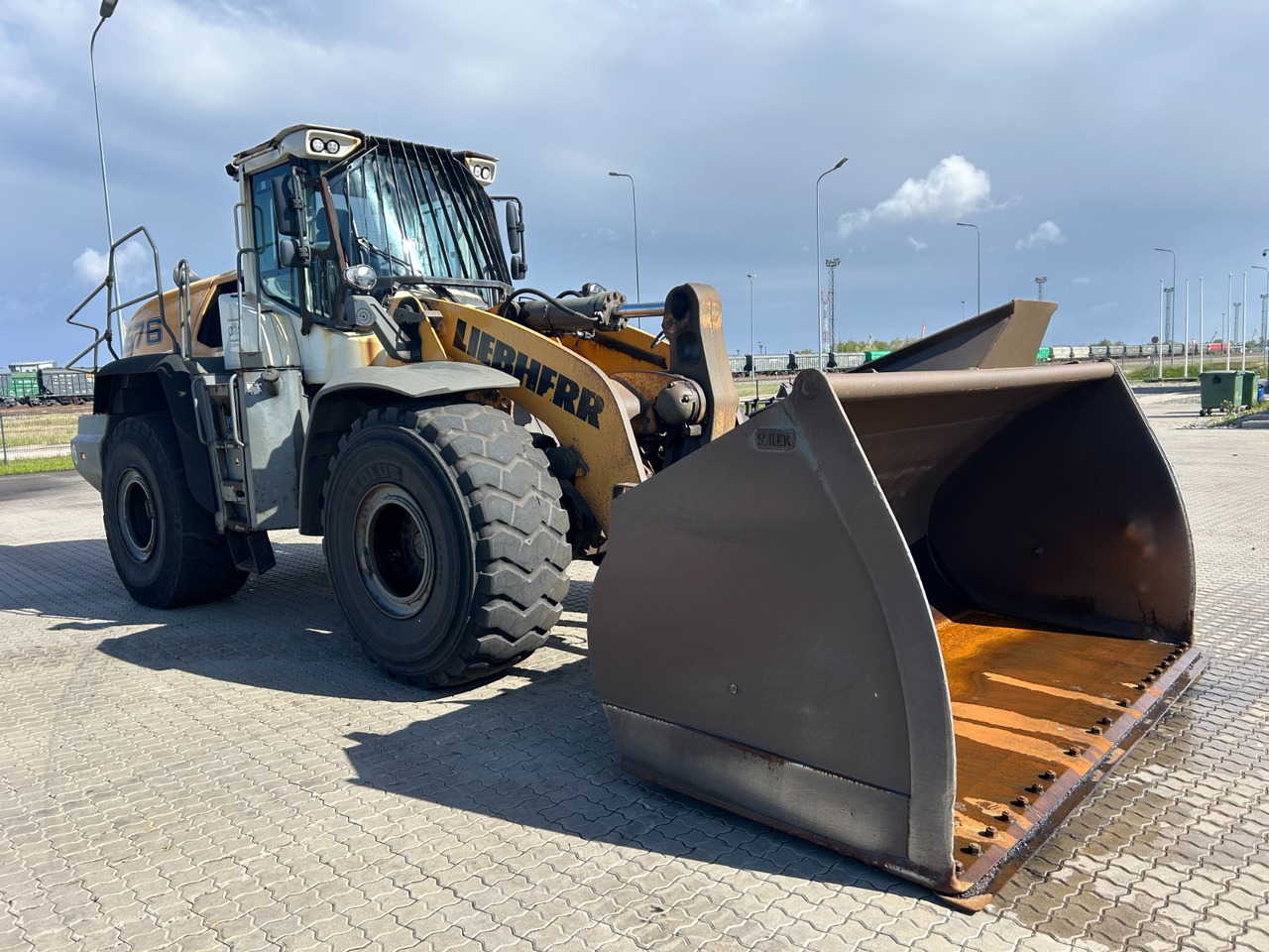 LIEBHERR L576 - Încărcător frontal pe pneuri: Foto 2 LIEBHERR L576 - Încărcător frontal pe pneuri: Foto 2