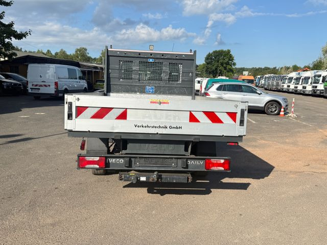 Iveco Daily 35 S 12 - Autoutilitară cu platformă: Foto 4 Iveco Daily 35 S 12 - Autoutilitară cu platformă: Foto 4