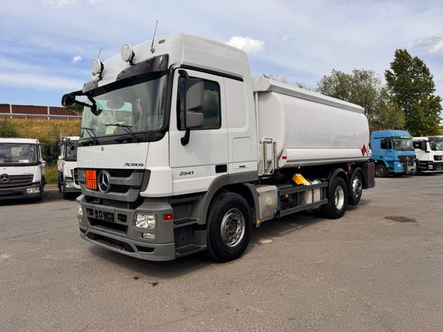 Mercedes-Benz Actros 2541 Tankwagen - Camion cisternă: Foto 3 Mercedes-Benz Actros 2541 Tankwagen - Camion cisternă: Foto 3