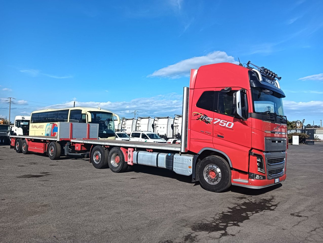 VOLVO FH16 750 - Camion platformă: Foto 5 VOLVO FH16 750 - Camion platformă: Foto 5