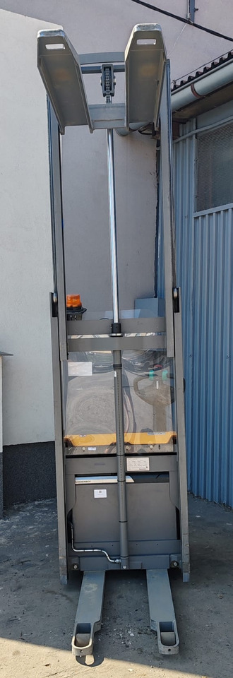 Jungheinrich EJC 110 Li-ion 2.7m/ 2019y/ 3150mh - Transpalet la mare înălţime: Foto 5 Jungheinrich EJC 110 Li-ion 2.7m/ 2019y/ 3150mh - Transpalet la mare înălţime: Foto 5