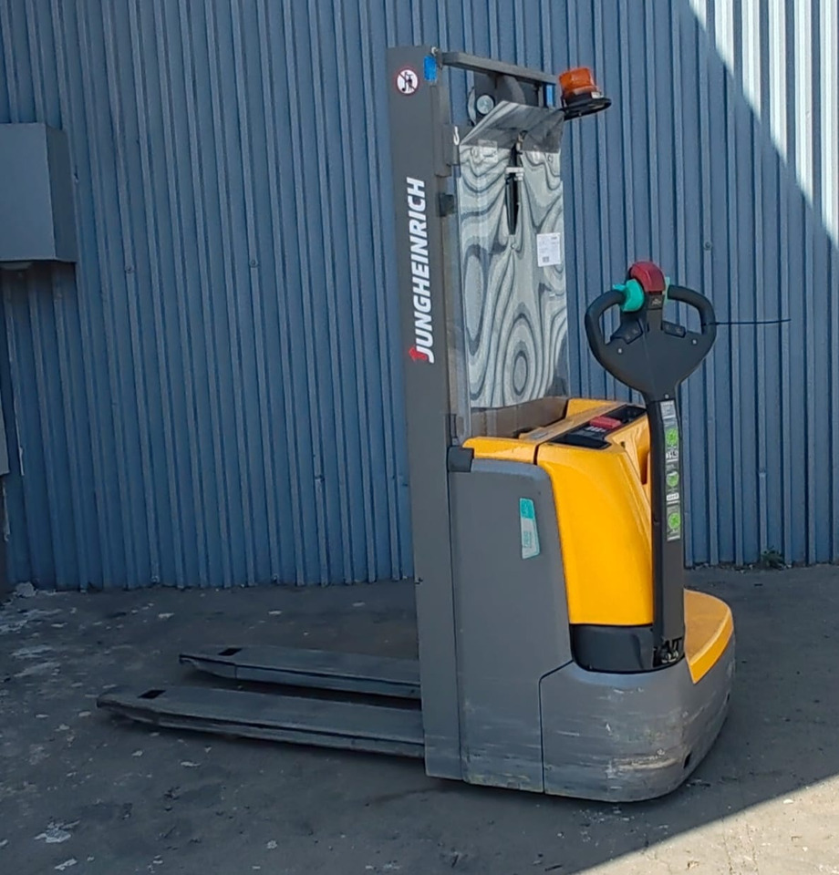 Jungheinrich EJC 110 Li-ion 2.7m/ 2019y/ 3150mh - Transpalet la mare înălţime: Foto 1 Jungheinrich EJC 110 Li-ion 2.7m/ 2019y/ 3150mh - Transpalet la mare înălţime: Foto 1