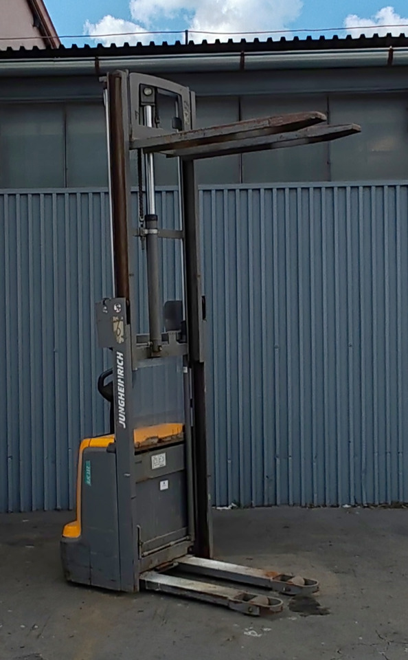 Jungheinrich EJC 112 2.5m/ flee lift/ 2105mh/ 2017y - Transpalet la mare înălţime: Foto 3 Jungheinrich EJC 112 2.5m/ flee lift/ 2105mh/ 2017y - Transpalet la mare înălţime: Foto 3