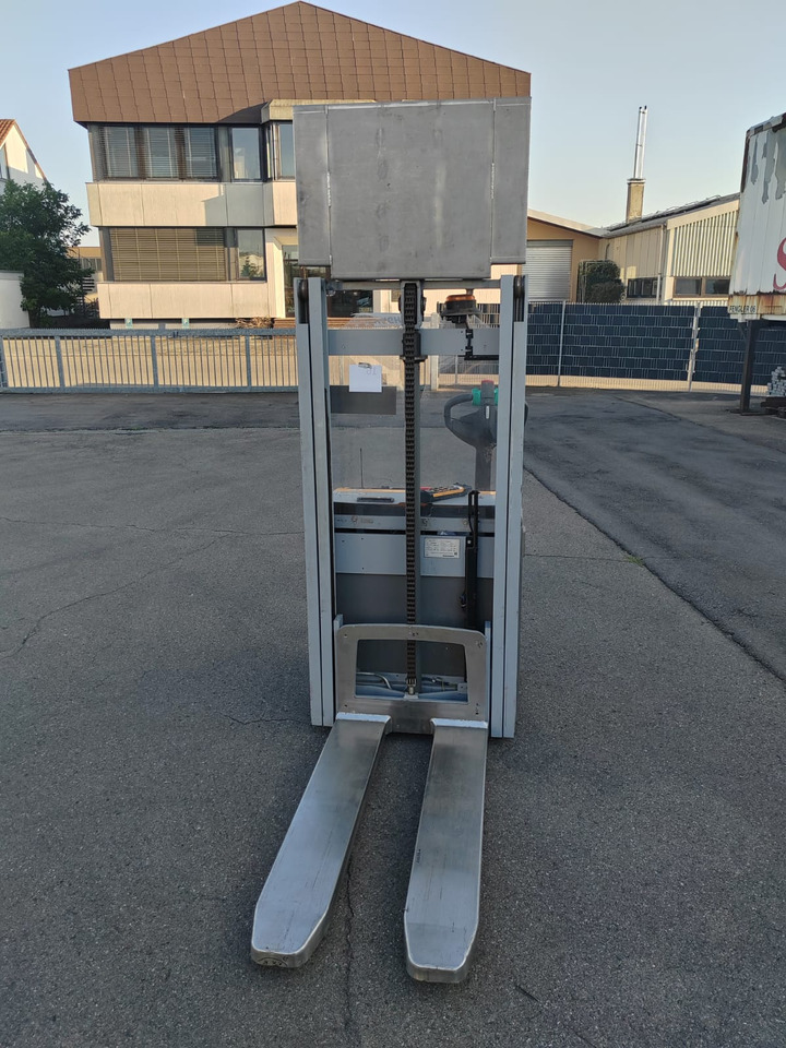 Jungheinrich EJC 112z/ remote control/ acid protect/ initial/ 511h - Transpalet la mare înălţime: Foto 2 Jungheinrich EJC 112z/ remote control/ acid protect/ initial/ 511h - Transpalet la mare înălţime: Foto 2