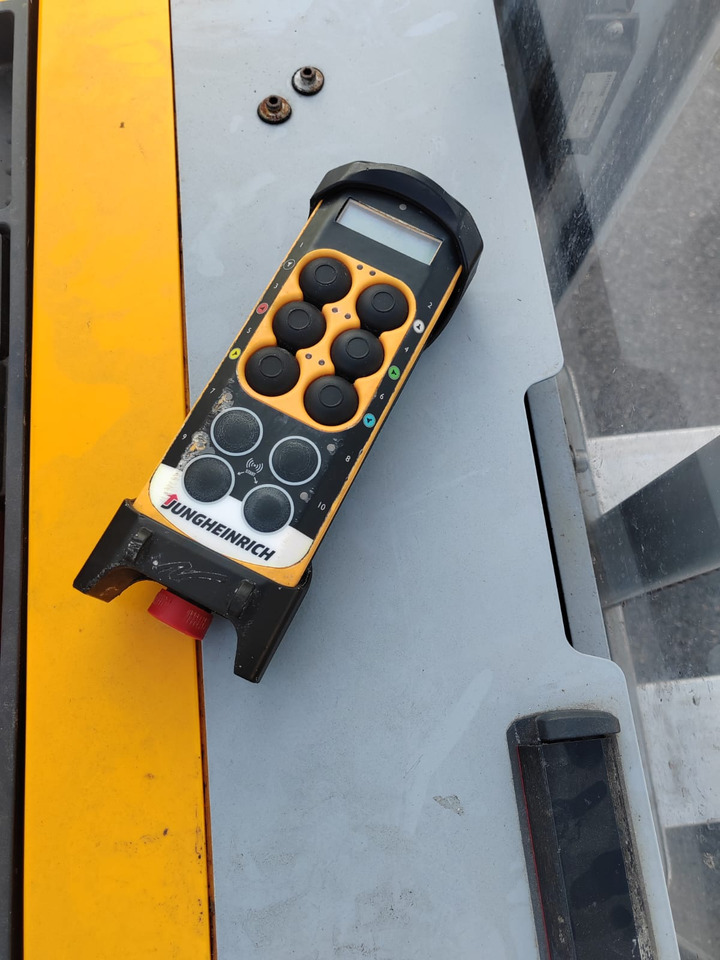 Jungheinrich EJC 112z/ remote control/ acid protect/ initial/ 511h - Transpalet la mare înălţime: Foto 3 Jungheinrich EJC 112z/ remote control/ acid protect/ initial/ 511h - Transpalet la mare înălţime: Foto 3