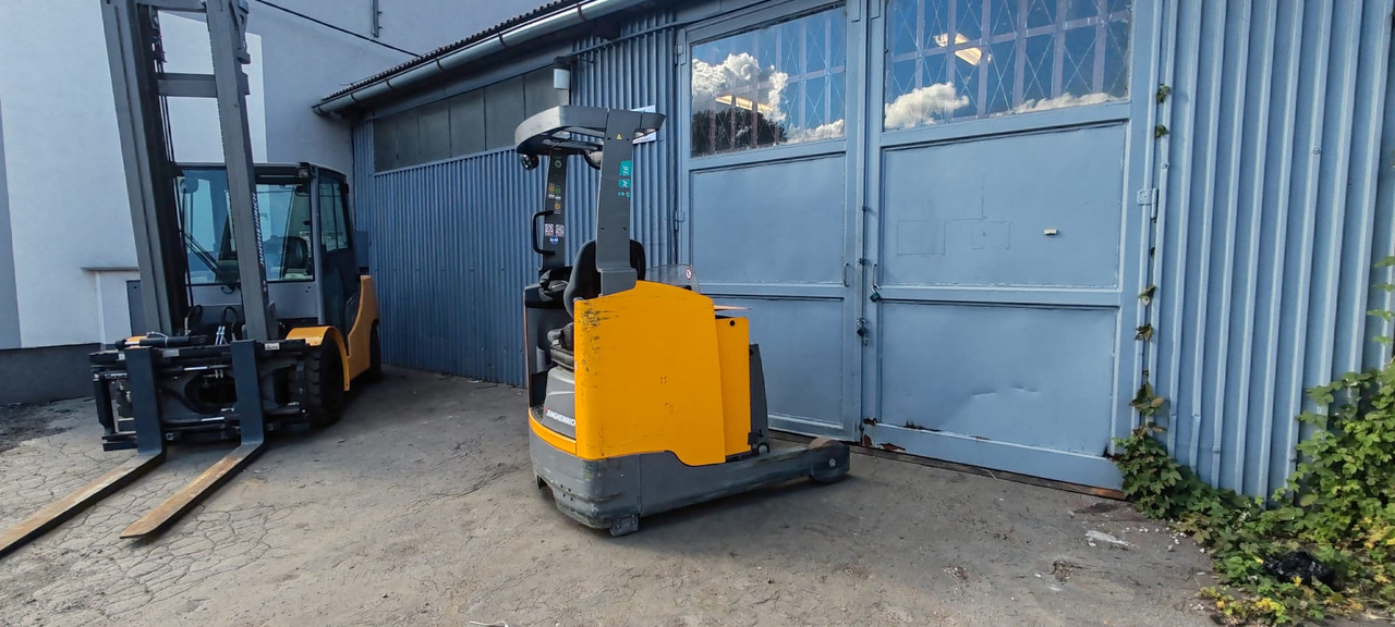 Jungheinrich ETM 216 8.42m/ 2019y/ 1.6t/ 10824h - Stivuitor cu catarg retractabil: Foto 3 Jungheinrich ETM 216 8.42m/ 2019y/ 1.6t/ 10824h - Stivuitor cu catarg retractabil: Foto 3