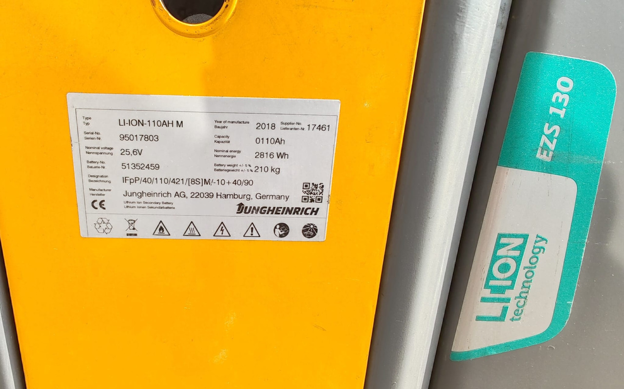 Jungheinrich EZS130 Li-Ion 2018yy/ 1590mh - Tractor electric: Foto 5 Jungheinrich EZS130 Li-Ion 2018yy/ 1590mh - Tractor electric: Foto 5
