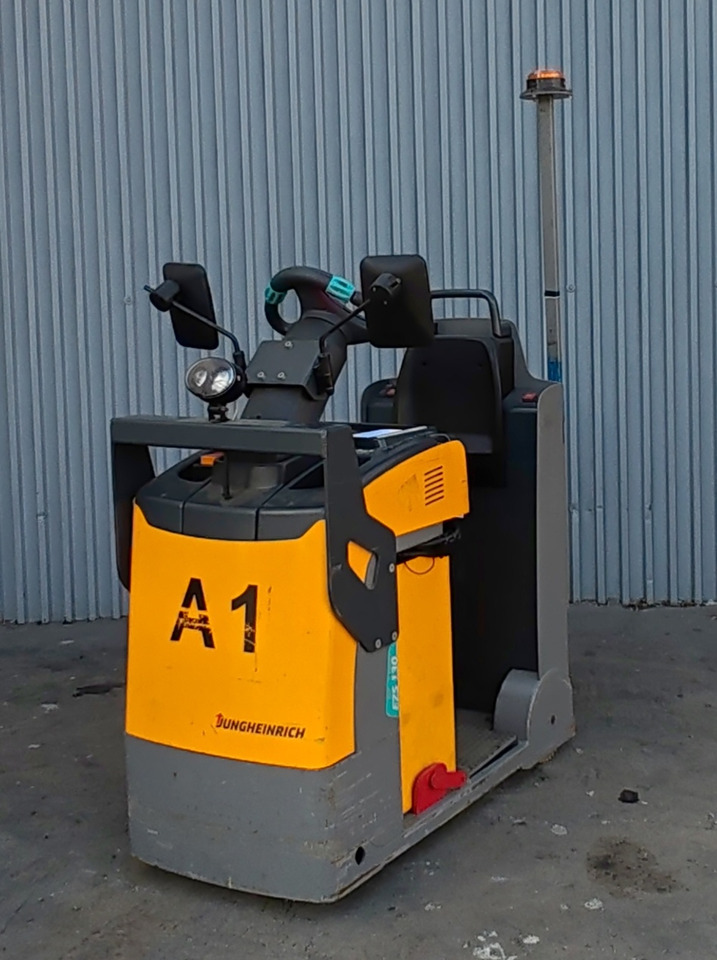 Jungheinrich ezs 130 / 2019y/ 2392mh - Tractor electric: Foto 3 Jungheinrich ezs 130 / 2019y/ 2392mh - Tractor electric: Foto 3