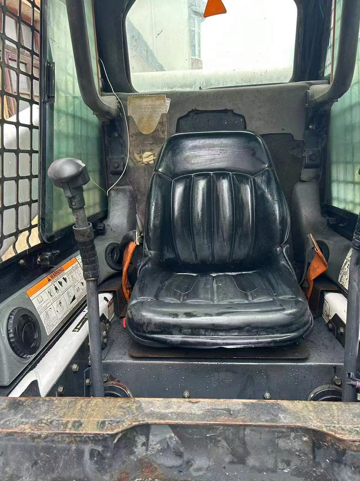 Bobcat S300 - Mini încărcător: Foto 4 Bobcat S300 - Mini încărcător: Foto 4