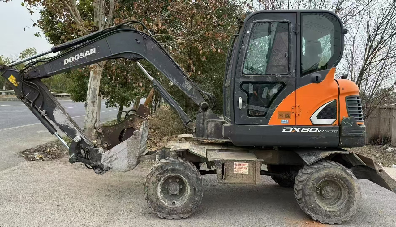 Doosan DX60 - Excavator pe roţi: Foto 4 Doosan DX60 - Excavator pe roţi: Foto 4