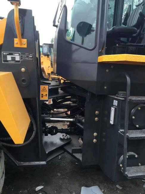 Liugong 836 - Încărcător frontal pe pneuri: Foto 2 Liugong 836 - Încărcător frontal pe pneuri: Foto 2