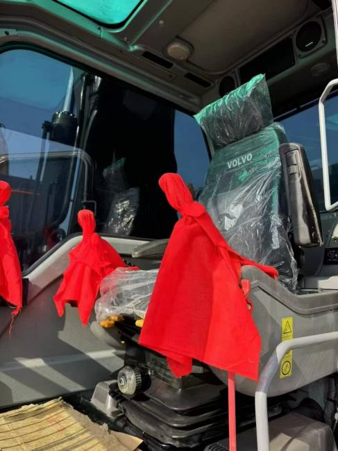 VOLVO EC240 - Excavator pe şenile: Foto 2 VOLVO EC240 - Excavator pe şenile: Foto 2