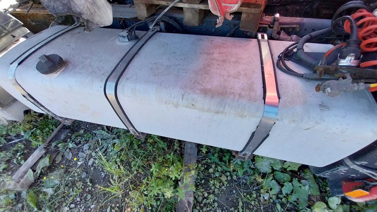 Zbiornik paliwowa bak IVECO STRALIS hiway mega e5 aluminiowy 570/600 - Rezervor combustibil pentru Camion: Foto 1 Zbiornik paliwowa bak IVECO STRALIS hiway mega e5 aluminiowy 570/600 - Rezervor combustibil pentru Camion: Foto 1