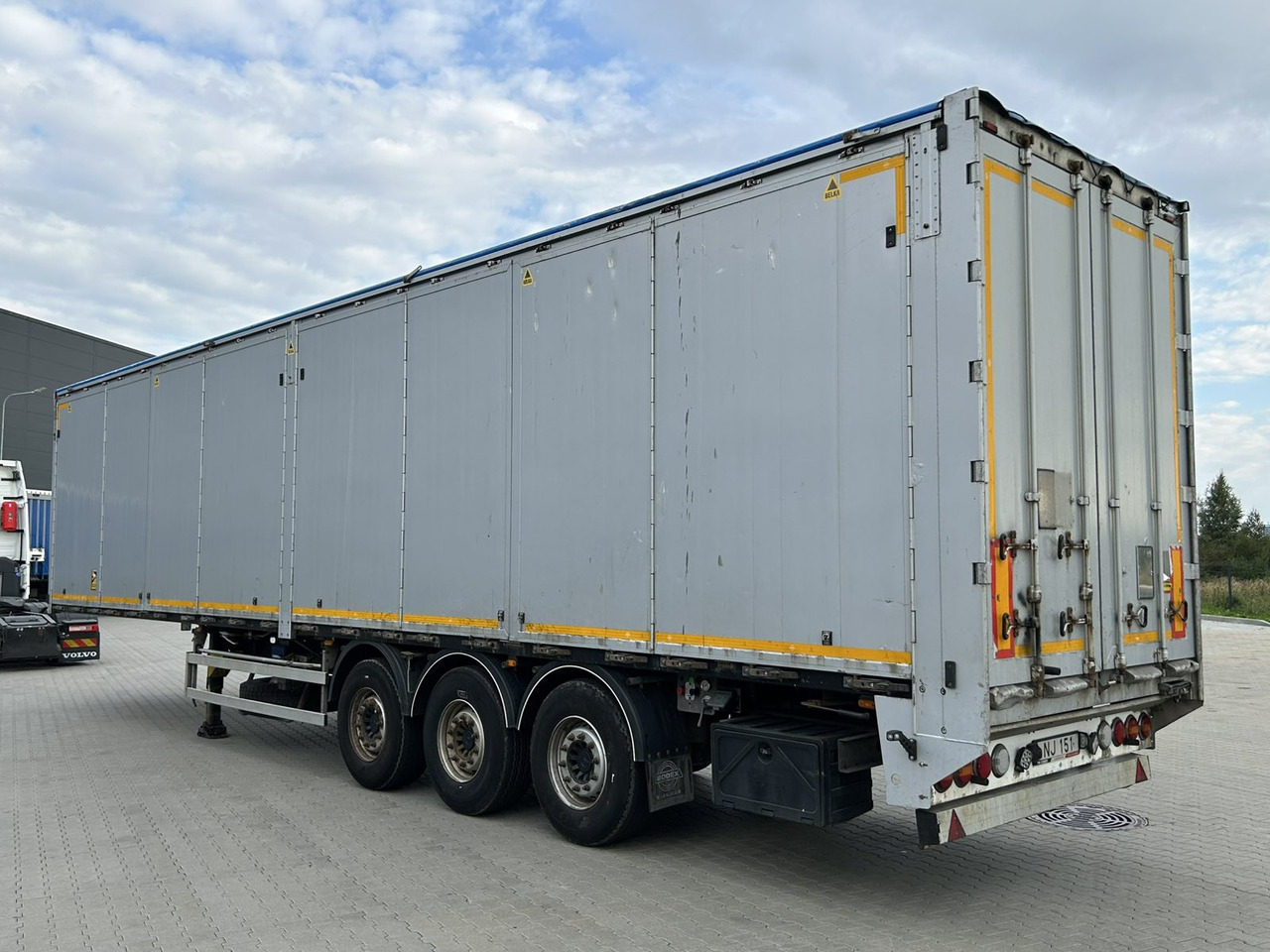 BODEX KIS 3F - Semiremorcă cu podea culisantă: Foto 3 BODEX KIS 3F - Semiremorcă cu podea culisantă: Foto 3