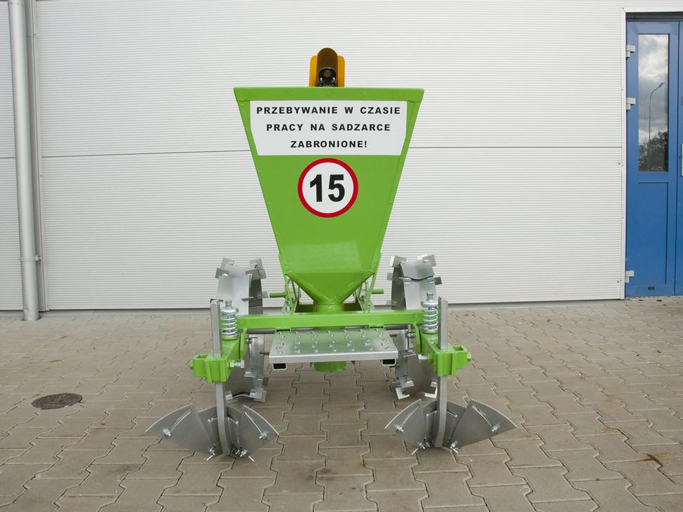 Bomet Kartoffelpflanzmaschine / Potato planter / Planteuse de pomme de terre / Piantapatate / Sadzarka ziemniaków - Maşină de plantat cartofi: Foto 2 Bomet Kartoffelpflanzmaschine / Potato planter / Planteuse de pomme de terre / Piantapatate / Sadzarka ziemniaków - Maşină de plantat cartofi: Foto 2
