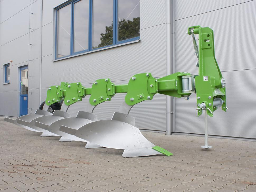 Bomet Pflüge / Single-beam plow / Charrue mono-poutre / Aratro / Плуг / Pług jednobelkowy Libra 3+1 - Plug: Foto 1 Bomet Pflüge / Single-beam plow / Charrue mono-poutre / Aratro / Плуг / Pług jednobelkowy Libra 3+1 - Plug: Foto 1