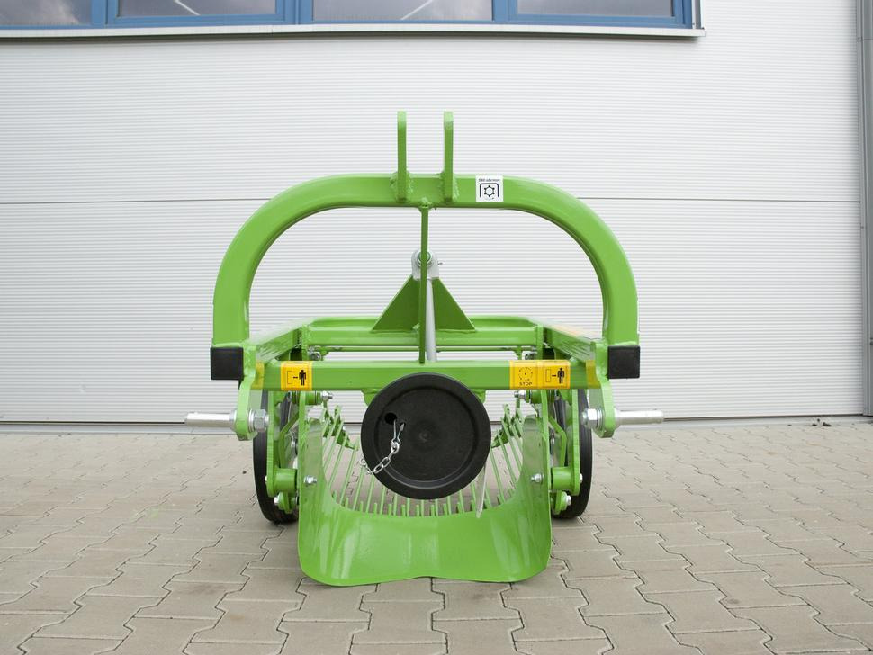 Bomet Schwingsiebroder / Potato digger / Arracheuse de pomme de terre / Scavapatate / Однорядная картофельная копалка / Kopaczka do ziemniaków Ursa Z655/1 - Combină de recoltat cartofi: Foto 3 Bomet Schwingsiebroder / Potato digger / Arracheuse de pomme de terre / Scavapatate / Однорядная картофельная копалка / Kopaczka do ziemniaków Ursa Z655/1 - Combină de recoltat cartofi: Foto 3