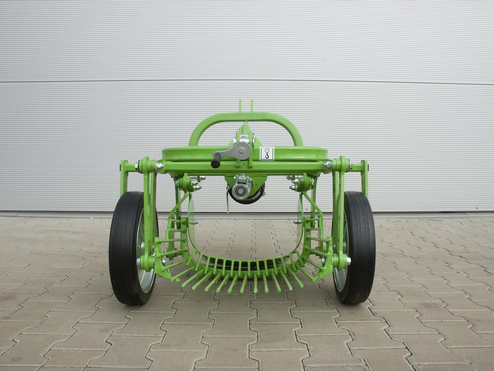 Bomet Schwingsiebroder / Potato digger / Arracheuse de pomme de terre / Scavapatate / Однорядная картофельная копалка / Kopaczka do ziemniaków Ursa Z655/1 - Combină de recoltat cartofi: Foto 4 Bomet Schwingsiebroder / Potato digger / Arracheuse de pomme de terre / Scavapatate / Однорядная картофельная копалка / Kopaczka do ziemniaków Ursa Z655/1 - Combină de recoltat cartofi: Foto 4