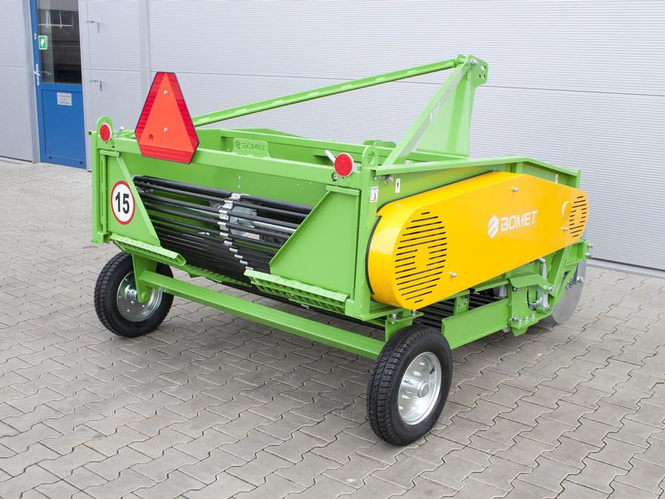 Bomet Siebkettenroder / Potato digger / Arracheuse de pomme de terre / Scavapatate / Cavador de patatas / 2-рядная картофелекопалка / Kopaczka do ziemniaków - Combină de recoltat cartofi: Foto 2 Bomet Siebkettenroder / Potato digger / Arracheuse de pomme de terre / Scavapatate / Cavador de patatas / 2-рядная картофелекопалка / Kopaczka do ziemniaków - Combină de recoltat cartofi: Foto 2