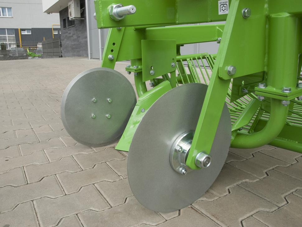 Bomet Siebkettenroder / Potato digger / Arracheuse de pomme de terre / Scavapatate / Однорядная картофельная копалка / Kopaczka do ziemniaków Ursa Z655 - Combină de recoltat cartofi: Foto 5 Bomet Siebkettenroder / Potato digger / Arracheuse de pomme de terre / Scavapatate / Однорядная картофельная копалка / Kopaczka do ziemniaków Ursa Z655 - Combină de recoltat cartofi: Foto 5