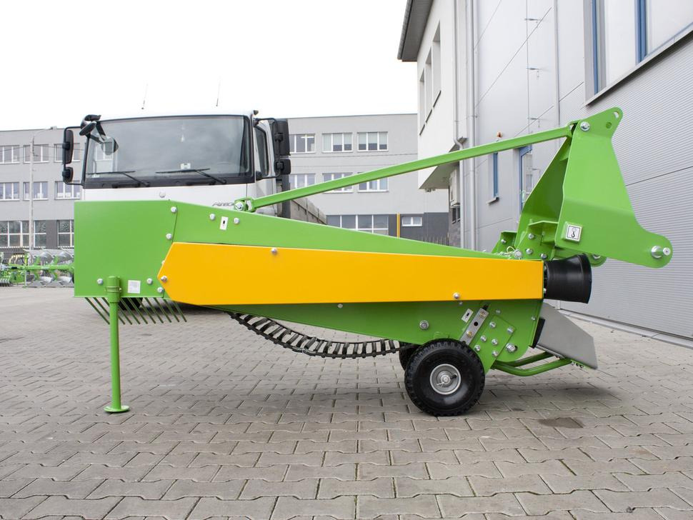 Bomet Siebkettenroder / Potato digger / Arracheuse de pomme de terre / Scavapatate / Однорядная картофельная копалка / Kopaczka do ziemniaków Z656 - Combină de recoltat cartofi: Foto 5 Bomet Siebkettenroder / Potato digger / Arracheuse de pomme de terre / Scavapatate / Однорядная картофельная копалка / Kopaczka do ziemniaków Z656 - Combină de recoltat cartofi: Foto 5