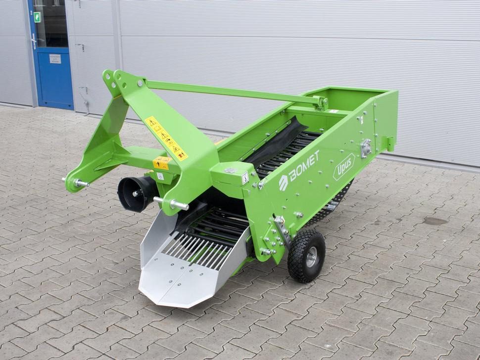 Bomet Siebkettenroder / Potato digger / Arracheuse de pomme de terre / Scavapatate / Однорядная картофельная копалка / Kopaczka do ziemniaków Z656 - Combină de recoltat cartofi: Foto 1 Bomet Siebkettenroder / Potato digger / Arracheuse de pomme de terre / Scavapatate / Однорядная картофельная копалка / Kopaczka do ziemniaków Z656 - Combină de recoltat cartofi: Foto 1