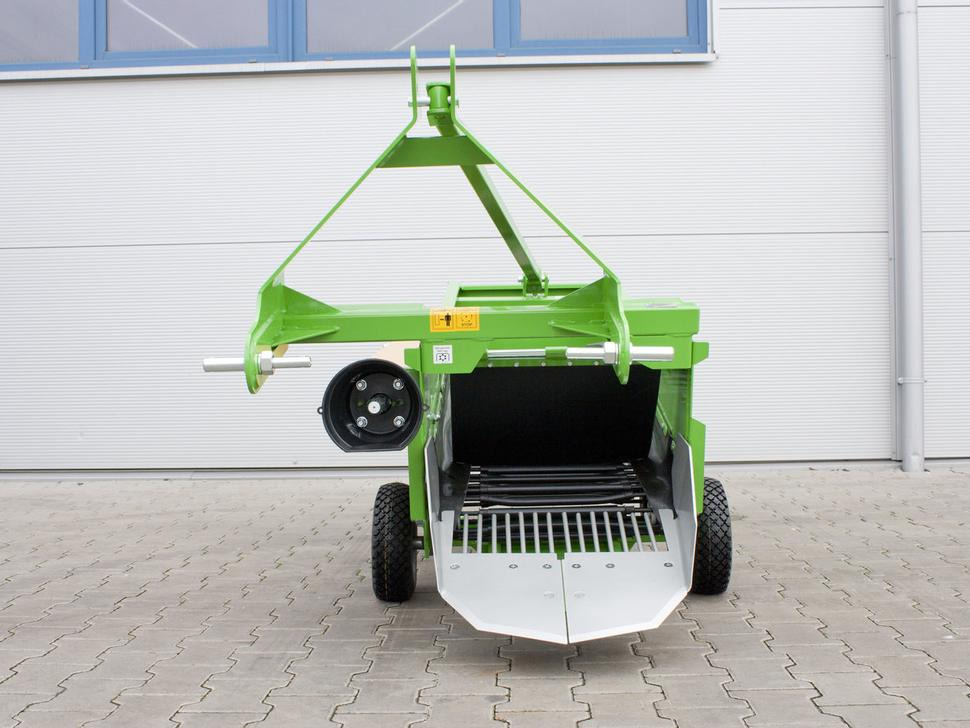 Bomet Siebkettenroder / Potato digger / Arracheuse de pomme de terre / Scavapatate / Однорядная картофельная копалка / Kopaczka do ziemniaków Z656 - Combină de recoltat cartofi: Foto 3 Bomet Siebkettenroder / Potato digger / Arracheuse de pomme de terre / Scavapatate / Однорядная картофельная копалка / Kopaczka do ziemniaków Z656 - Combină de recoltat cartofi: Foto 3