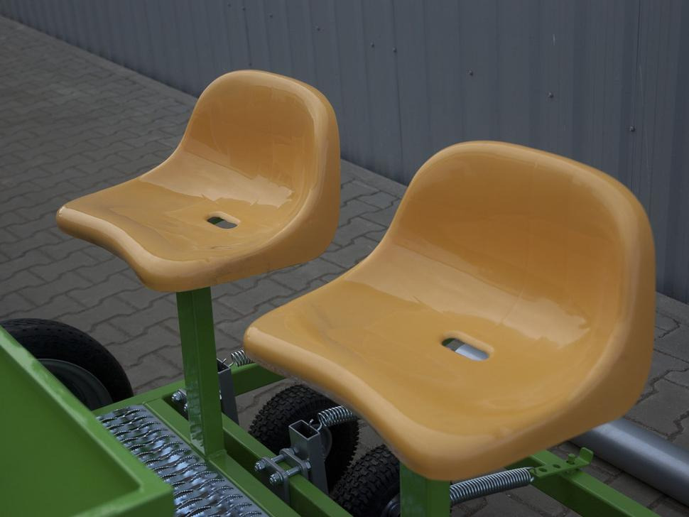 Bomet Zwiebel, Knoblauch Pflanzmaschine / Onion, garlic planter / Planteuse d'oignons et d'ail / Piantatrice per cipolla, aglio / Cebolla, ajo Sembradora / Сажалка для лука, чеснока / Sadzarka do cebuli - Maşină agricole pentru semanat: Foto 3 Bomet Zwiebel, Knoblauch Pflanzmaschine / Onion, garlic planter / Planteuse d'oignons et d'ail / Piantatrice per cipolla, aglio / Cebolla, ajo Sembradora / Сажалка для лука, чеснока / Sadzarka do cebuli - Maşină agricole pentru semanat: Foto 3