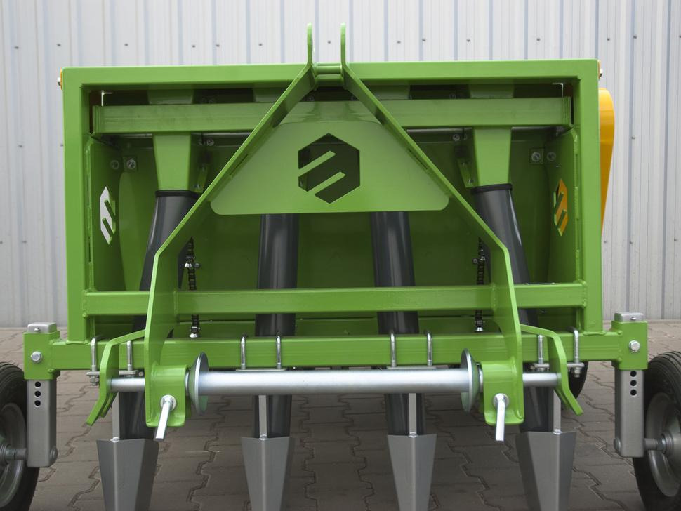 Bomet Zwiebel, Knoblauch Pflanzmaschine / Onion, garlic planter / Planteuse d'oignons et d'ail / Piantatrice per cipolla, aglio / Cebolla, ajo Sembradora / Сажалка для лука, чеснока / Sadzarka do cebuli - Maşină agricole pentru semanat: Foto 5 Bomet Zwiebel, Knoblauch Pflanzmaschine / Onion, garlic planter / Planteuse d'oignons et d'ail / Piantatrice per cipolla, aglio / Cebolla, ajo Sembradora / Сажалка для лука, чеснока / Sadzarka do cebuli - Maşină agricole pentru semanat: Foto 5