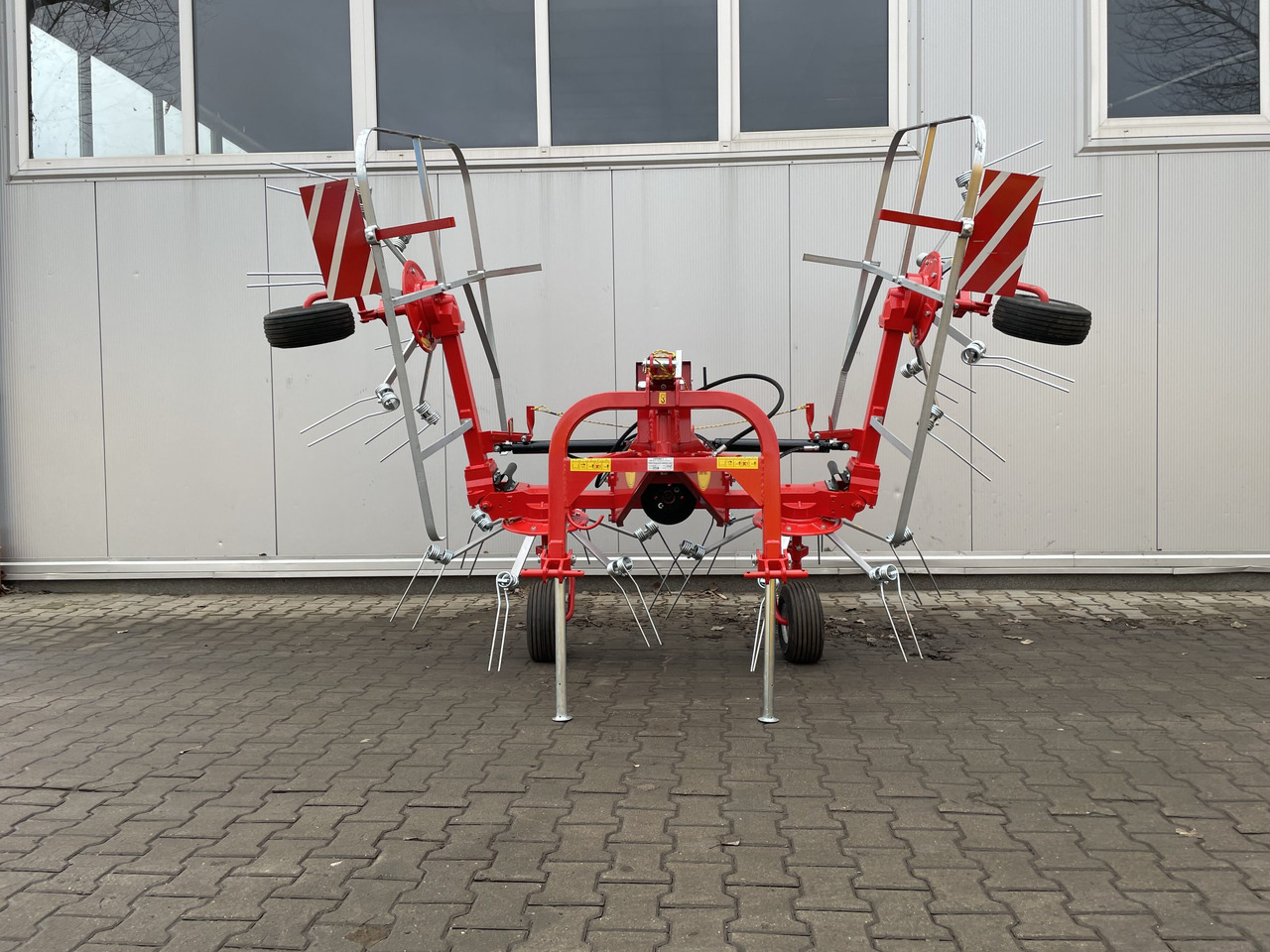 JAR-MET Schwader / Tedder / Faneuse / Przetrząsacz 5,2 m - Maşină de întors fânul: Foto 2 JAR-MET Schwader / Tedder / Faneuse / Przetrząsacz 5,2 m - Maşină de întors fânul: Foto 2