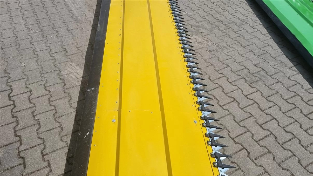 Lupus Rapsvorsatz / Rape cutter / Barre de coupe à colza / Mesa de colza / Tavolo da colza / Рапсовый стол / Stół do rzepaku 6 m - Echipament recoltat rapita: Foto 2 Lupus Rapsvorsatz / Rape cutter / Barre de coupe à colza / Mesa de colza / Tavolo da colza / Рапсовый стол / Stół do rzepaku 6 m - Echipament recoltat rapita: Foto 2