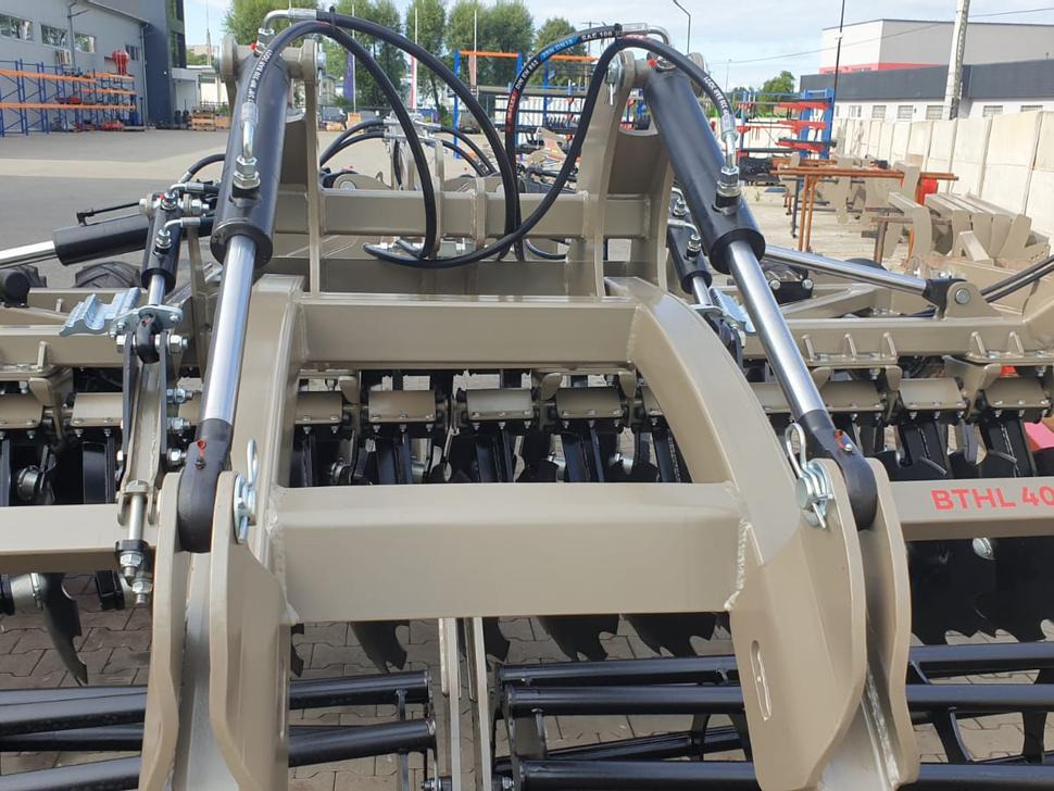 Grapă cu discuri nou ROLEX Hydraulische Scheibenegge / Hydraulic discs harrow / Dechaumeur à disques / Erpice a dischi / Дисковая гидравлическая борона тип лёгкий с тележкой / Brona talerzowa hydraulicznie składana lekka: Foto 21 Grapă cu discuri nou ROLEX Hydraulische Scheibenegge / Hydraulic discs harrow / Dechaumeur à disques / Erpice a dischi / Дисковая гидравлическая борона тип лёгкий с тележкой / Brona talerzowa hydraulicznie składana lekka: Foto 21