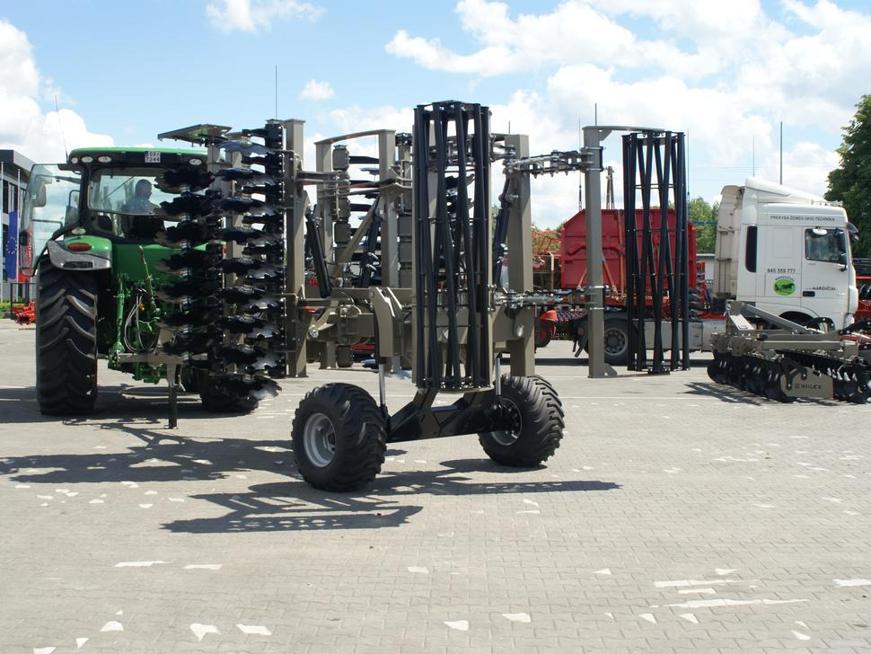 ROLEX Hydraulische Scheibenegge / Hydraulic discs harrow / Dechaumeur à disques / Erpice a dischi / Гидравлическая дисковая борона / Brona talerzowa hydraulicznie składana ciężka 4 m - Grapă cu discuri: Foto 4 ROLEX Hydraulische Scheibenegge / Hydraulic discs harrow / Dechaumeur à disques / Erpice a dischi / Гидравлическая дисковая борона / Brona talerzowa hydraulicznie składana ciężka 4 m - Grapă cu discuri: Foto 4