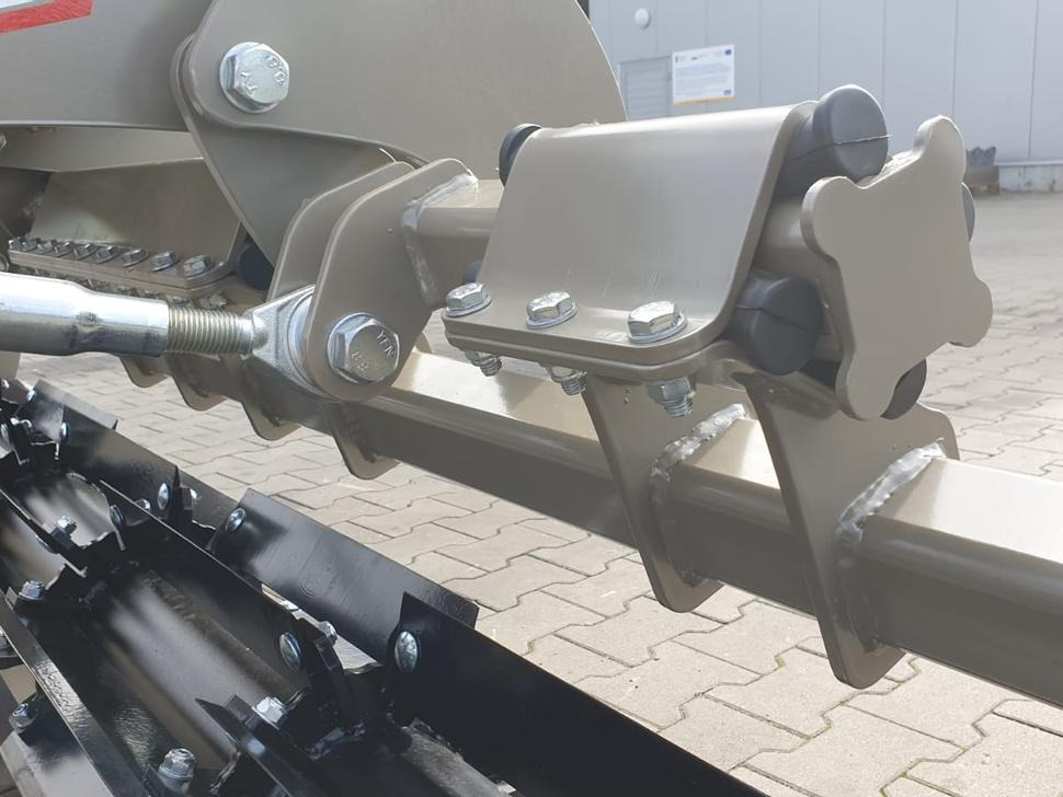 ROLEX Messerwalze / Knife roller cutter / Rouleau couteau / Rullo a coltelli / Каток ножничного типа / Wał nożowy 3 m - Compactor agricola: Foto 4 ROLEX Messerwalze / Knife roller cutter / Rouleau couteau / Rullo a coltelli / Каток ножничного типа / Wał nożowy 3 m - Compactor agricola: Foto 4