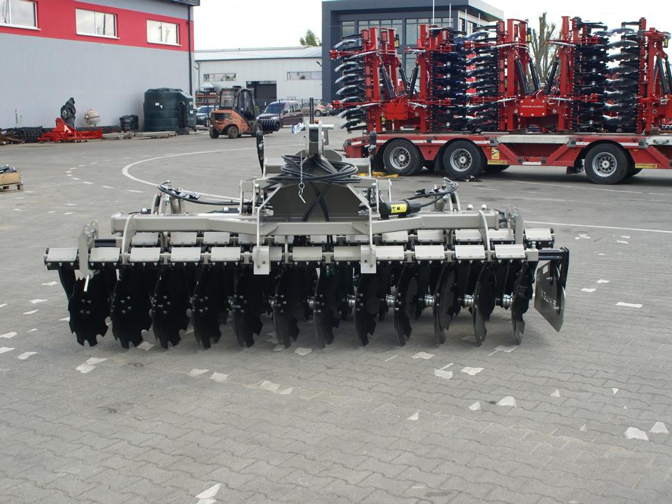 ROLEX Scheibenegge / Disc harrow with hydropack and tire roller / Dechaumeur à disques / Erpice a dischi / Дисковая борона с гидропаком и колёсным катком / Agregat talerzowy uprawowy z hydropackiem i - Grapă cu discuri: Foto 3 ROLEX Scheibenegge / Disc harrow with hydropack and tire roller / Dechaumeur à disques / Erpice a dischi / Дисковая борона с гидропаком и колёсным катком / Agregat talerzowy uprawowy z hydropackiem i - Grapă cu discuri: Foto 3