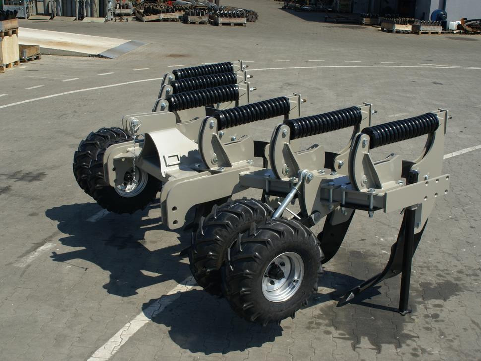 ROLEX Tiefenlockerer / Subsoiler / Décompacteur / Dissodatori / Subsolador / Глубокорыхлитель / Głębosz typ V 3 m - Scarificator: Foto 2 ROLEX Tiefenlockerer / Subsoiler / Décompacteur / Dissodatori / Subsolador / Глубокорыхлитель / Głębosz typ V 3 m - Scarificator: Foto 2