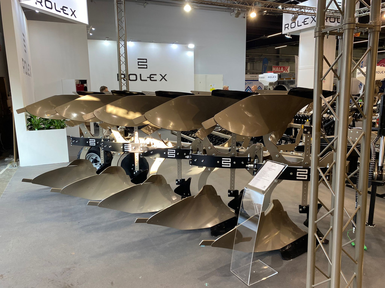 ROLEX Volldrehpflug / Rotary plough / Charrue réversible / Aratro reversibile / Оборотный плуг / Pług obrotowy 3+1 - Plug: Foto 1 ROLEX Volldrehpflug / Rotary plough / Charrue réversible / Aratro reversibile / Оборотный плуг / Pług obrotowy 3+1 - Plug: Foto 1