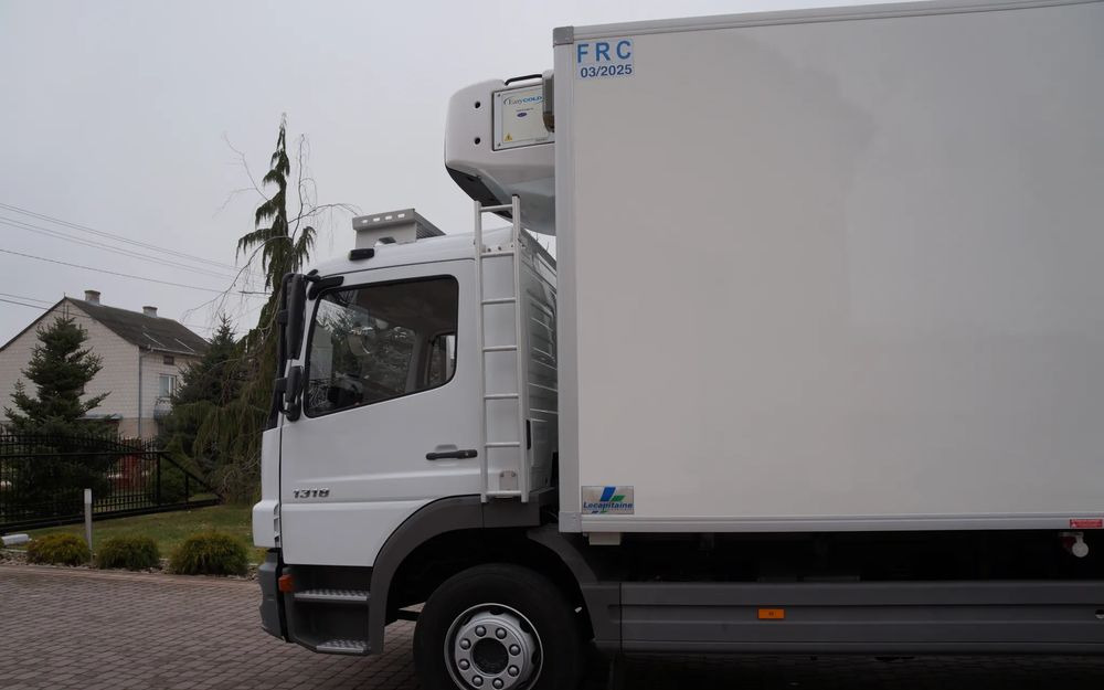Mercedes-Benz ATEGO 1318 EURO 5 132 TYS KM CHŁODNIA CARRIER 750 WINDA - Camion frigider: Foto 3 Mercedes-Benz ATEGO 1318 EURO 5 132 TYS KM CHŁODNIA CARRIER 750 WINDA - Camion frigider: Foto 3