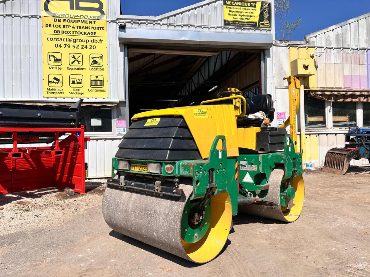 Ammann AV26-2 COMPACTEUR ROULEAU TANDEM VIBRANT ARTICULÉ - Cilindru compactor pentru asfalt: Foto 1 Ammann AV26-2 COMPACTEUR ROULEAU TANDEM VIBRANT ARTICULÉ - Cilindru compactor pentru asfalt: Foto 1