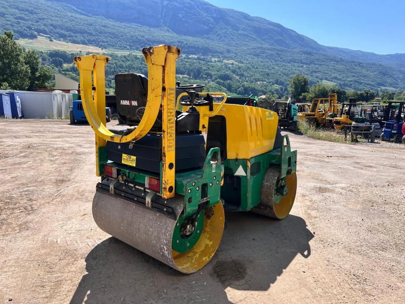 Ammann AV26-2 COMPACTEUR ROULEAU TANDEM VIBRANT ARTICULÉ - Cilindru compactor pentru asfalt: Foto 5 Ammann AV26-2 COMPACTEUR ROULEAU TANDEM VIBRANT ARTICULÉ - Cilindru compactor pentru asfalt: Foto 5