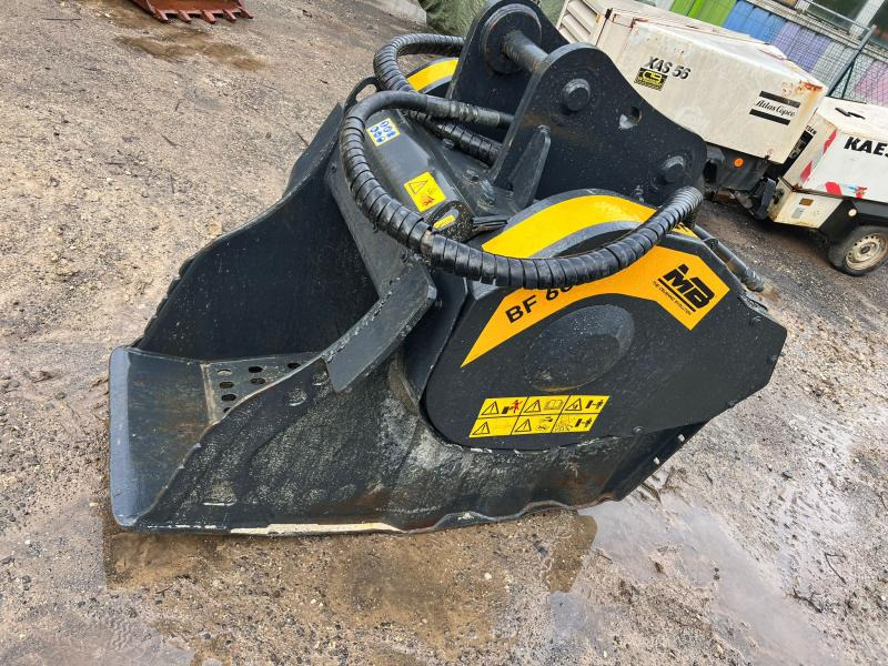 Godet concasseur MB BF60 pour pelle de 10t à 20t (Net de TVA) - Cupă excavator: Foto 2 Godet concasseur MB BF60 pour pelle de 10t à 20t (Net de TVA) - Cupă excavator: Foto 2